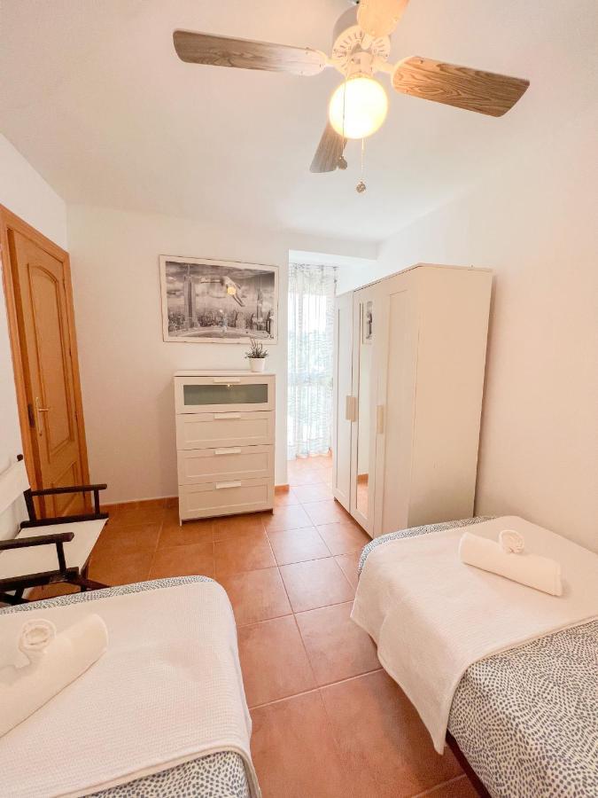 Spacious Apartment In The Center Of ตอร์เรโมลิโนส ภายนอก รูปภาพ
