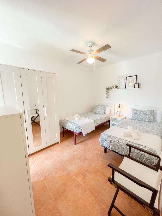 Spacious Apartment In The Center Of ตอร์เรโมลิโนส ภายนอก รูปภาพ