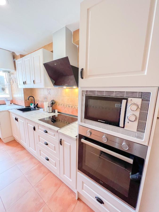 Spacious Apartment In The Center Of ตอร์เรโมลิโนส ภายนอก รูปภาพ