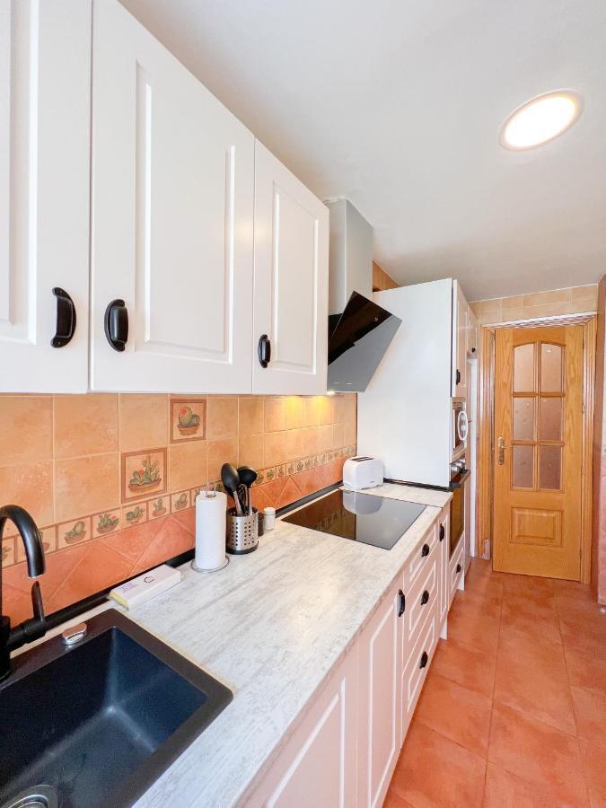 Spacious Apartment In The Center Of ตอร์เรโมลิโนส ภายนอก รูปภาพ