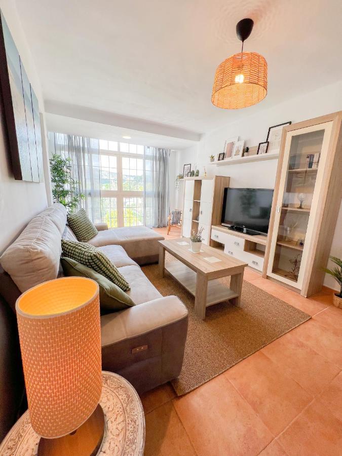 Spacious Apartment In The Center Of ตอร์เรโมลิโนส ภายนอก รูปภาพ